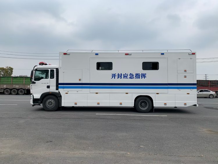 重汽豪沃應(yīng)急指揮車(chē)