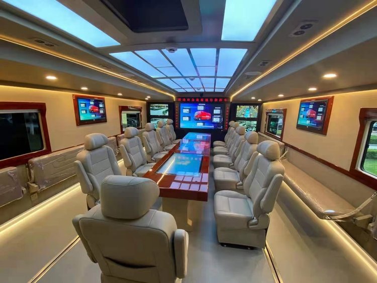 重汽豪沃應(yīng)急指揮車(chē)