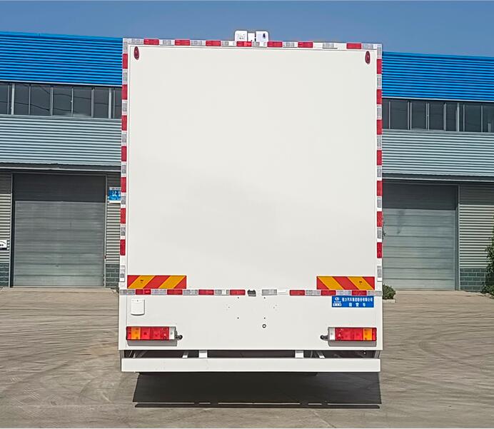 東風(fēng)天錦帶洗手間野外宿營(yíng)車(chē)