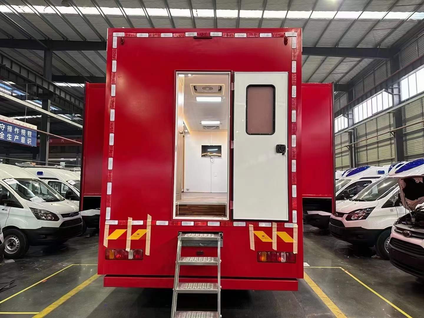 重汽汕德卡擴(kuò)展式宿營車