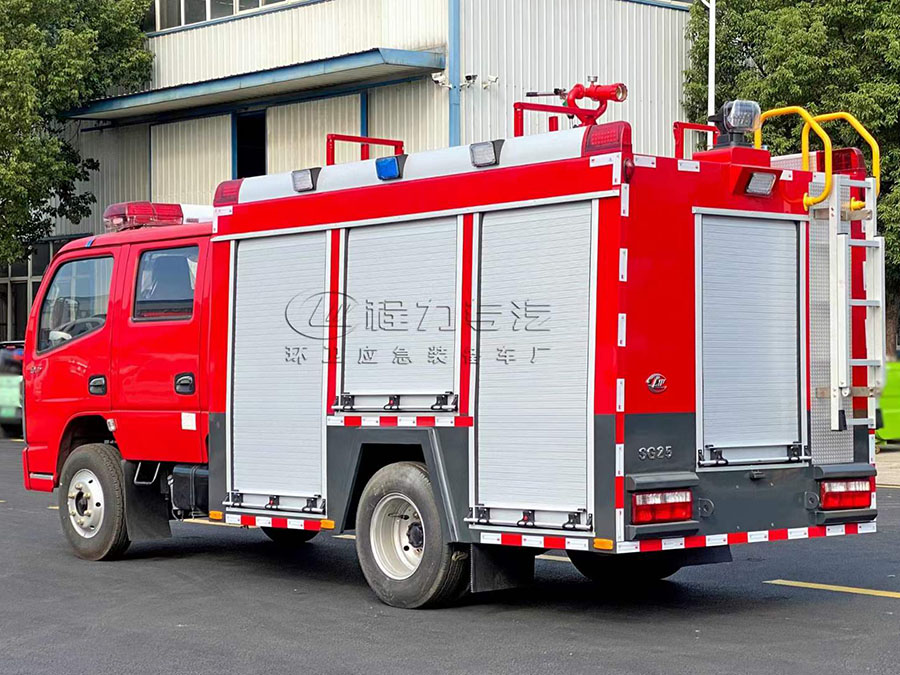 東風(fēng)小多利卡2噸水罐消防車(chē)