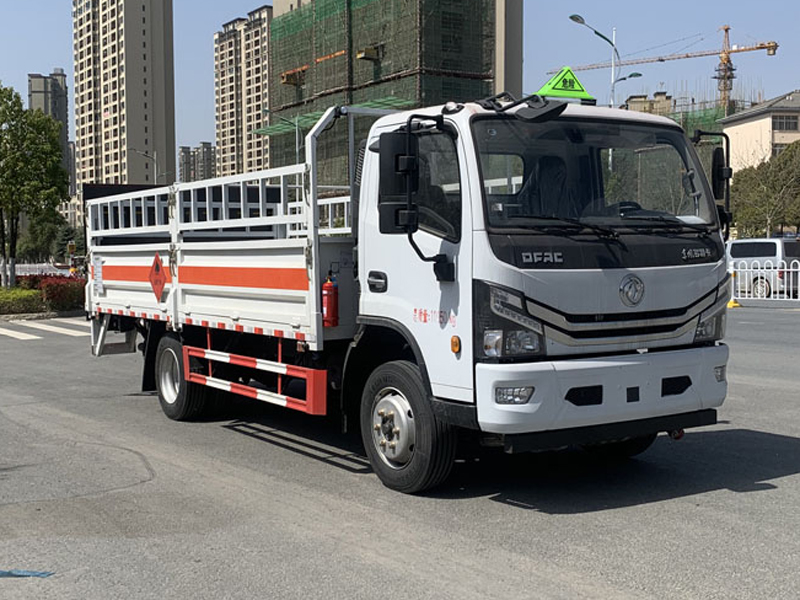 東風(fēng)5.2米氣瓶運(yùn)輸車