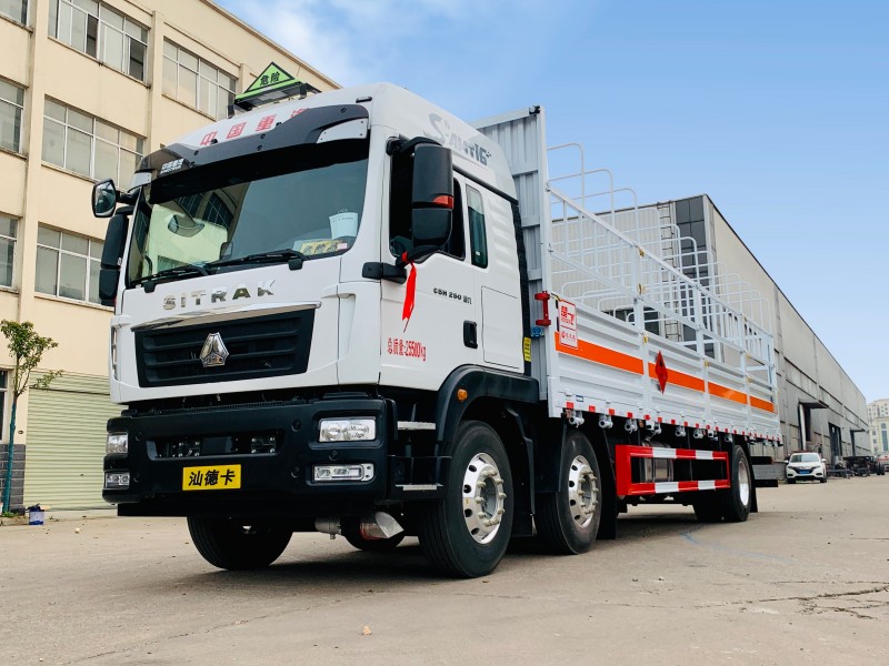 汕德卡9.5米氣瓶運(yùn)輸車