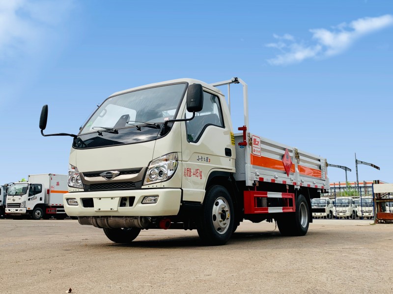 小卡之星3.8米氣瓶運(yùn)輸車