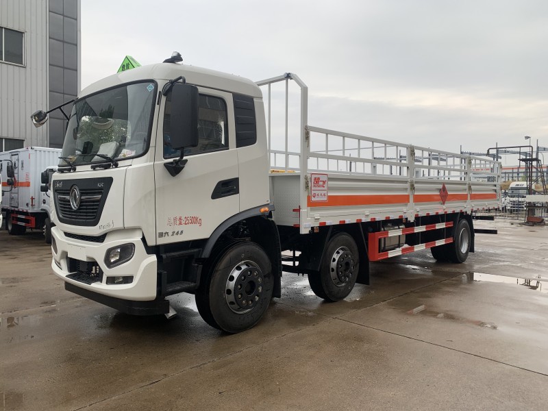 東風(fēng)天錦小三軸8.6米氣瓶運(yùn)輸車
