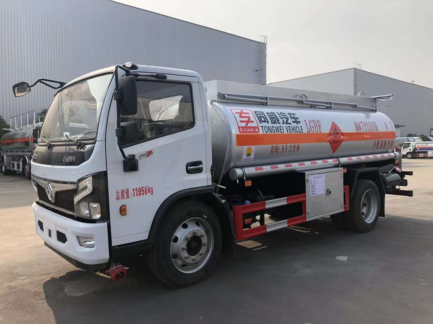 東風(fēng)福瑞卡8噸油罐車