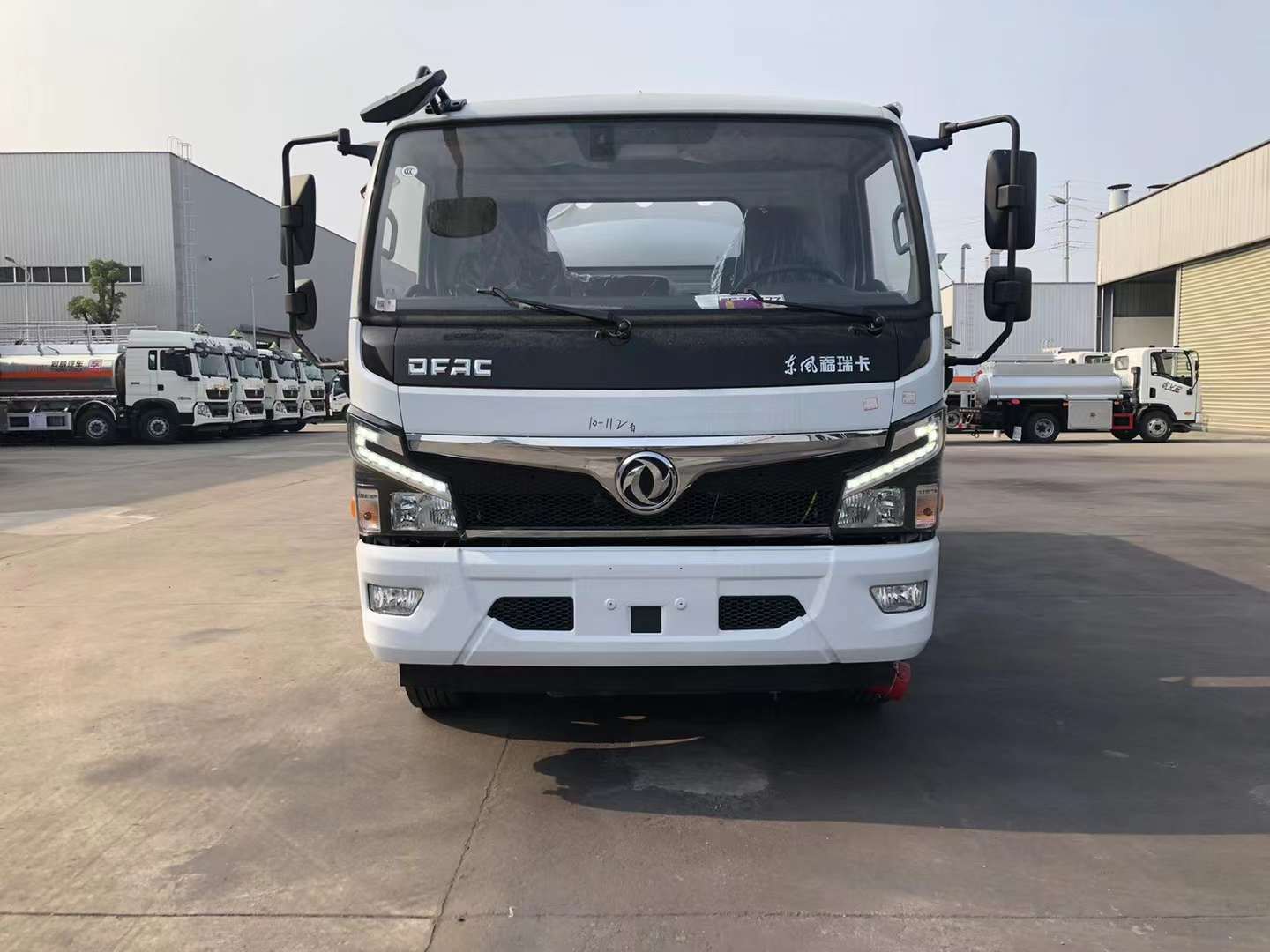 東風(fēng)福瑞卡8噸油罐車