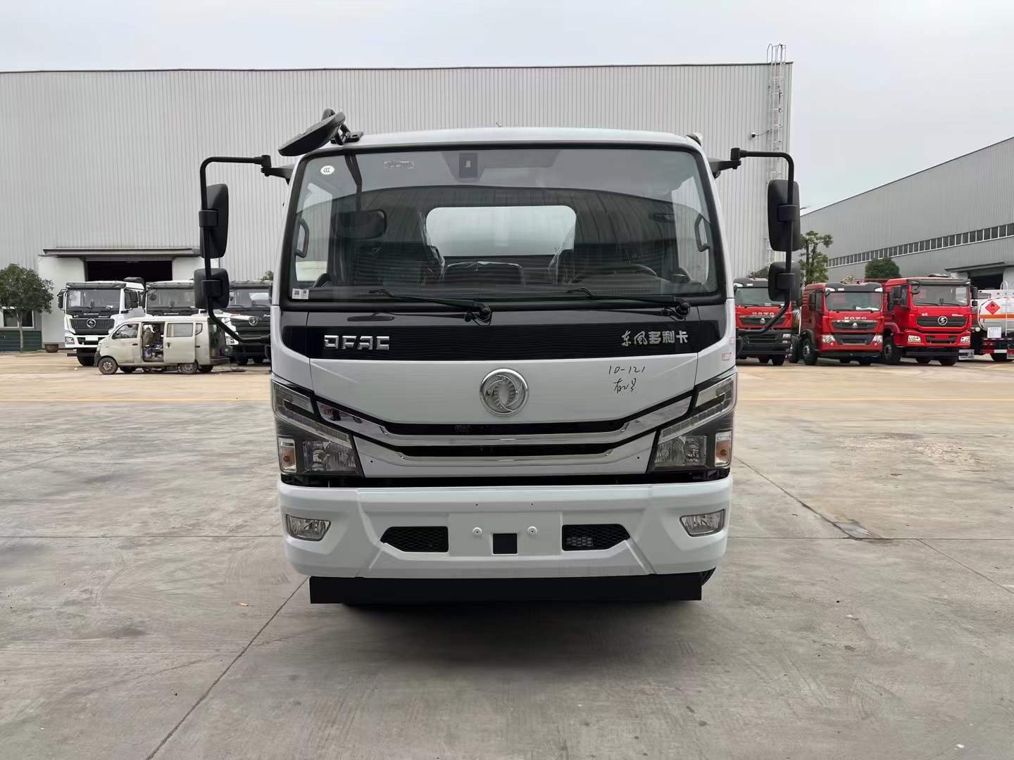 東風(fēng)多利卡8噸油罐車