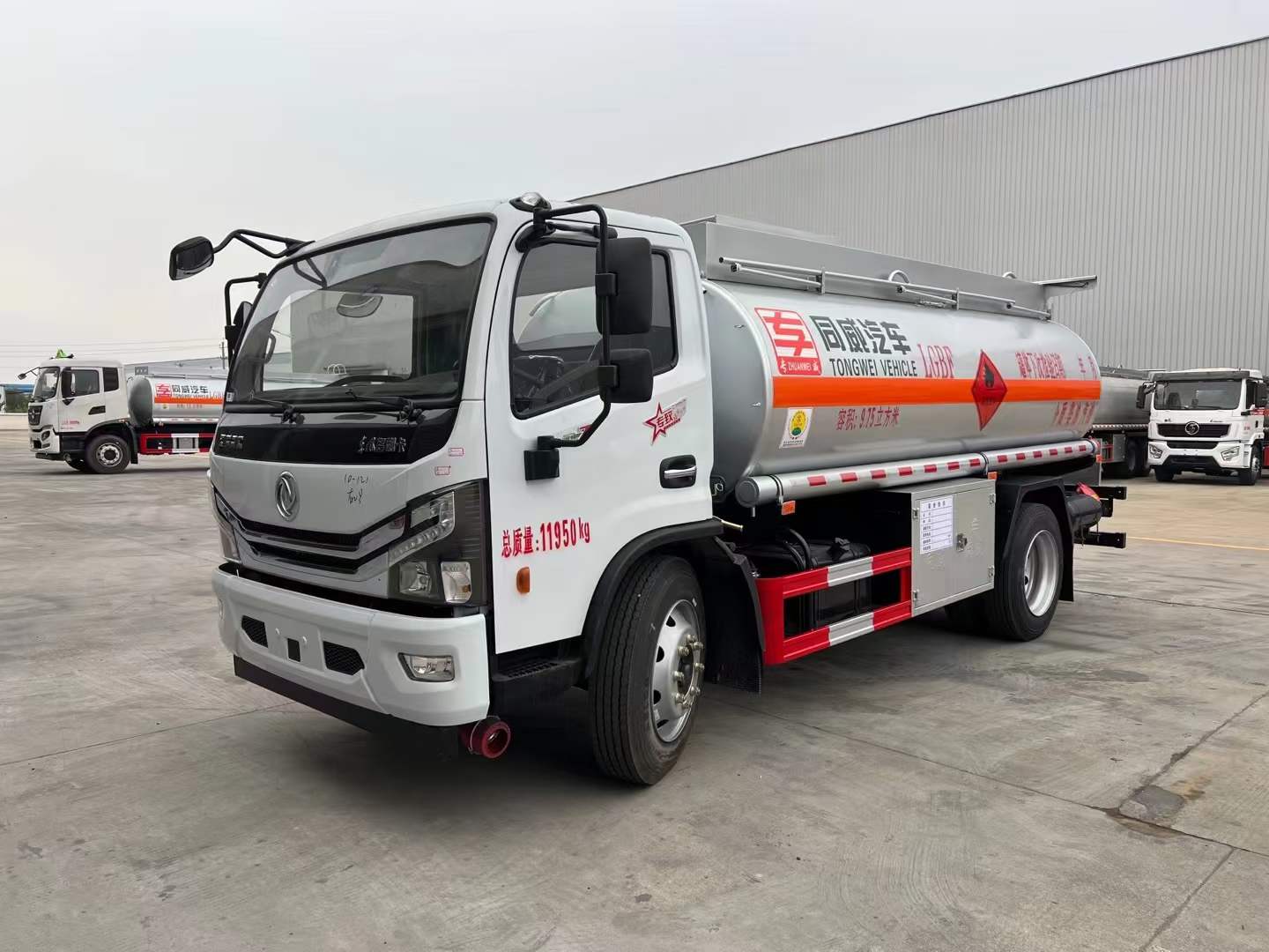 東風(fēng)多利卡8噸油罐車