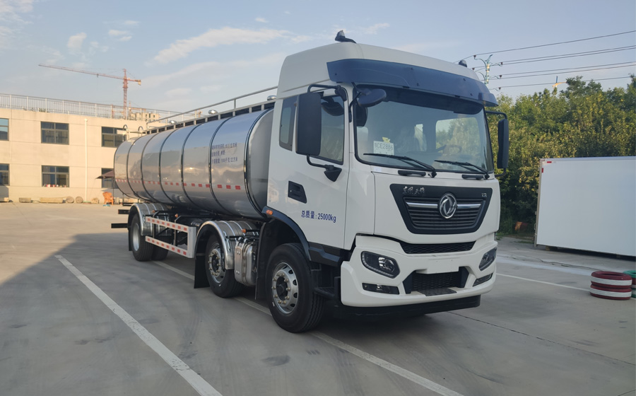 東風天龍鮮奶運輸車