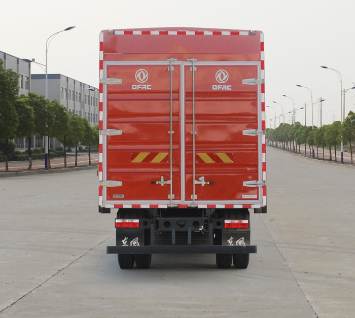 東風(fēng)牌倉柵式運輸車
