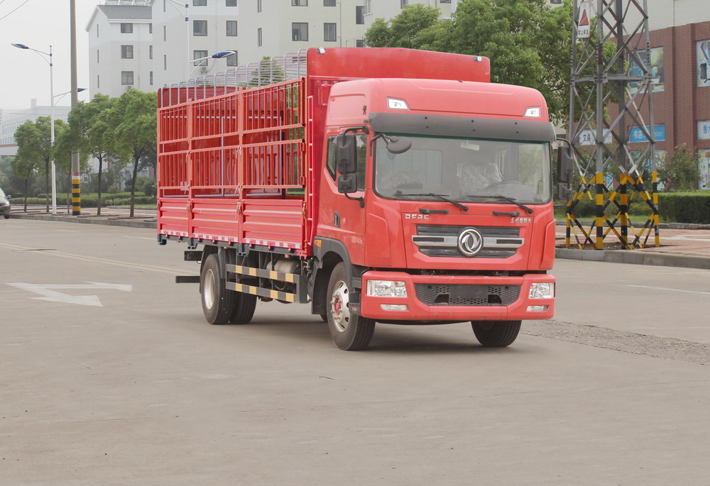 東風牌倉柵式運輸車