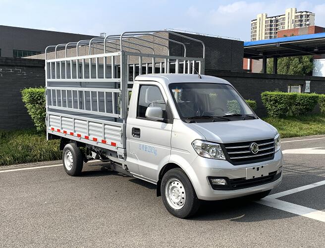 東風牌倉柵式運輸車